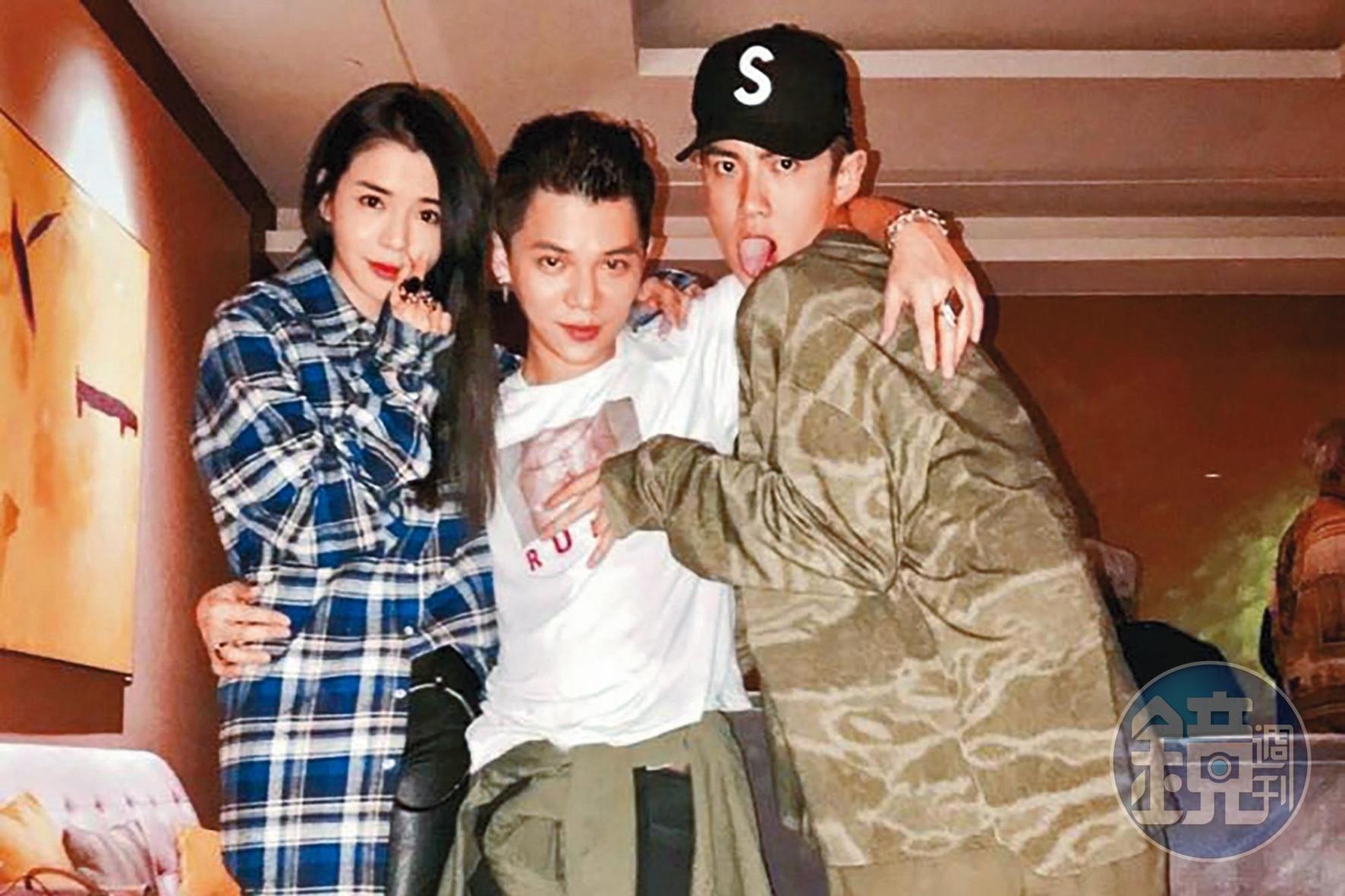 柯震東(右)先前難得與李毓芬(左)合照,如同公開交往,女生在柯震東低潮時不離不棄,是他的最愛。(讀者提供)