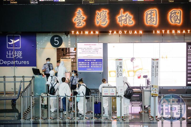 秘魯嬤孫返台後,搭乘防疫計程車直接回屏東枋山進行居家隔離。(本刊資料照,圖非當事人)