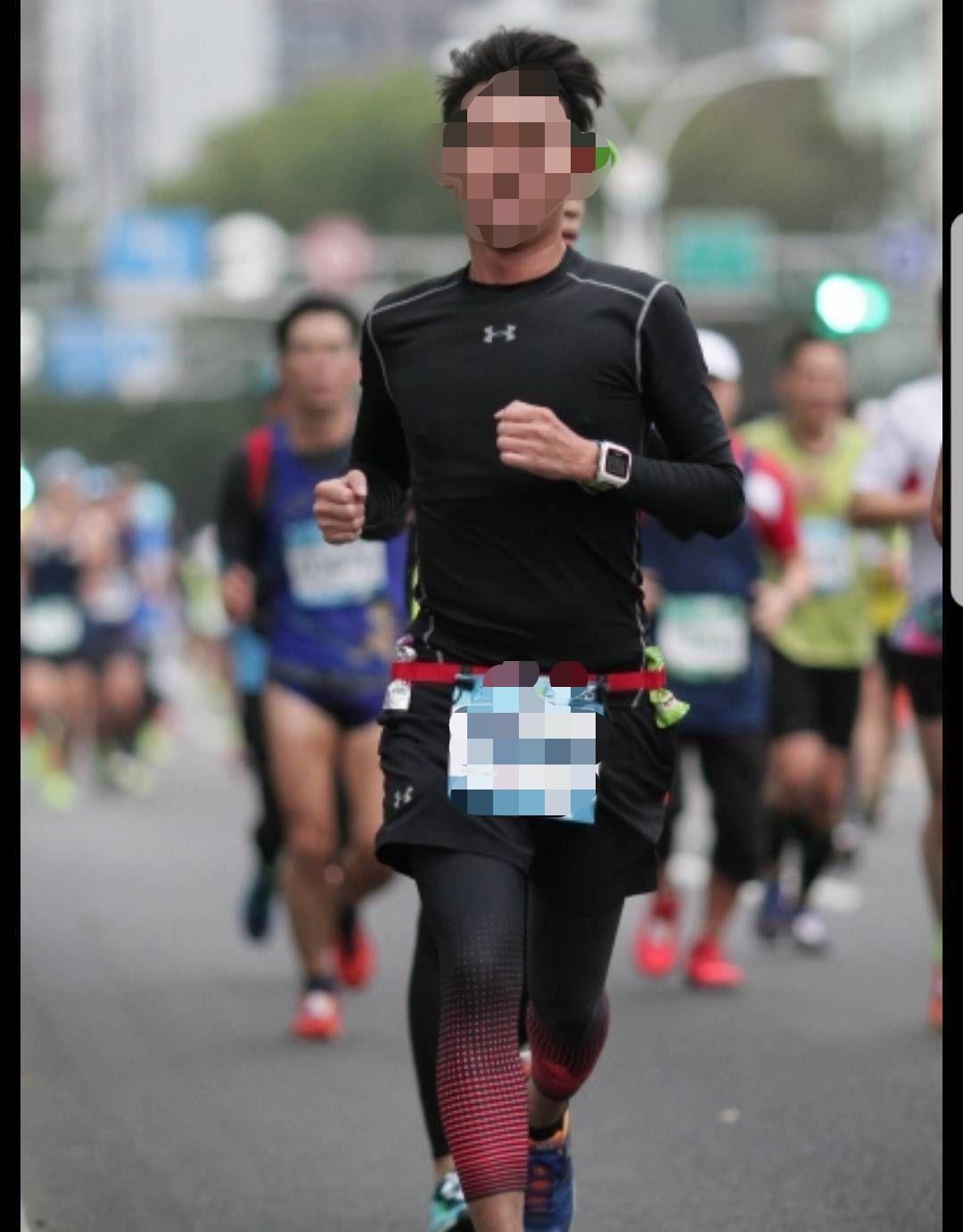 警方曾對該名二線二警官傑出人士頒獎表揚，如今卻傳出A片風暴。（翻攝畫面）  
