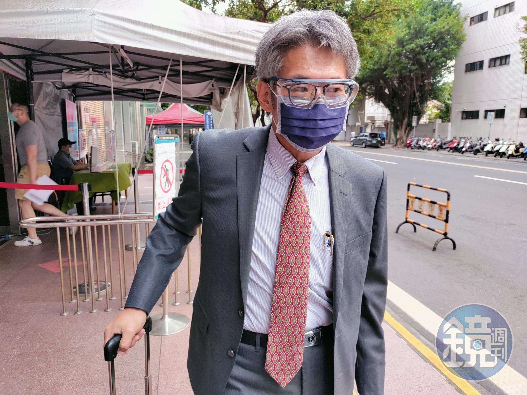 監察院調查官陳先成(圖)代表監院出庭,指石木欽失職情節重大。