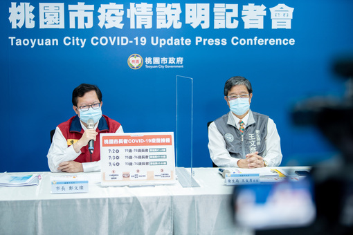 市長鄭文燦指出，染疫者中包含2名居隔者、台北市環南市場攤商及台北相關者。（桃園市府提供）