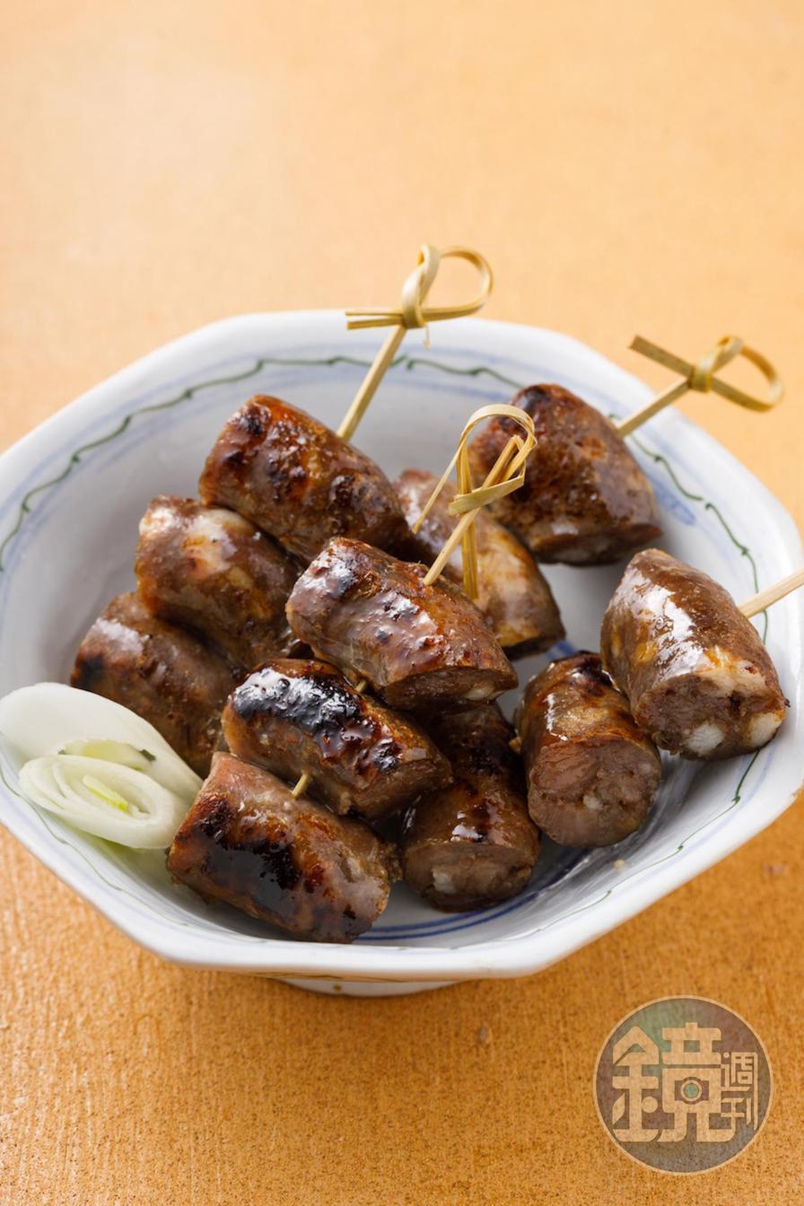 「正黑豬手工香腸」肉感紮實，五香氣息濃郁。
