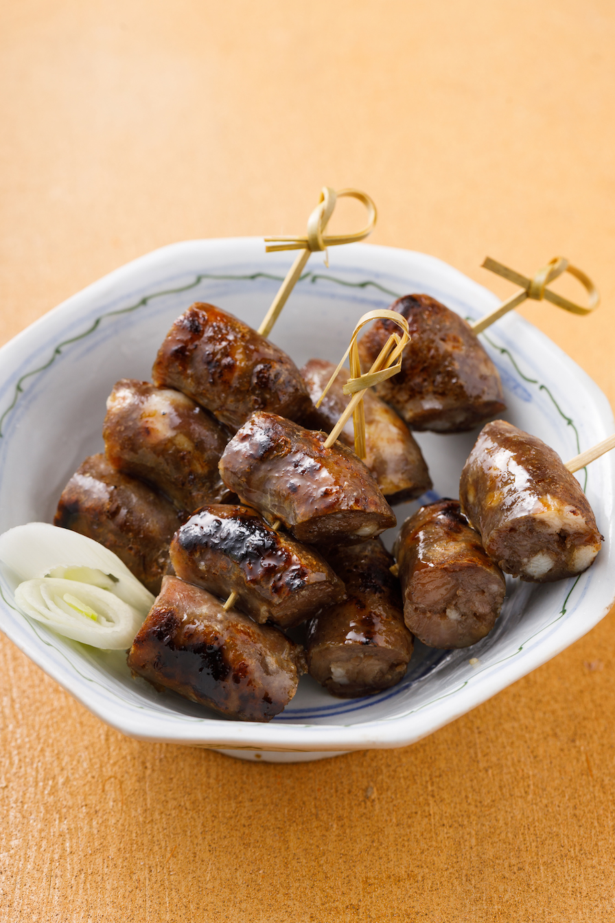 「正黑豬手工香腸」肉感紮實，五香氣息濃郁。