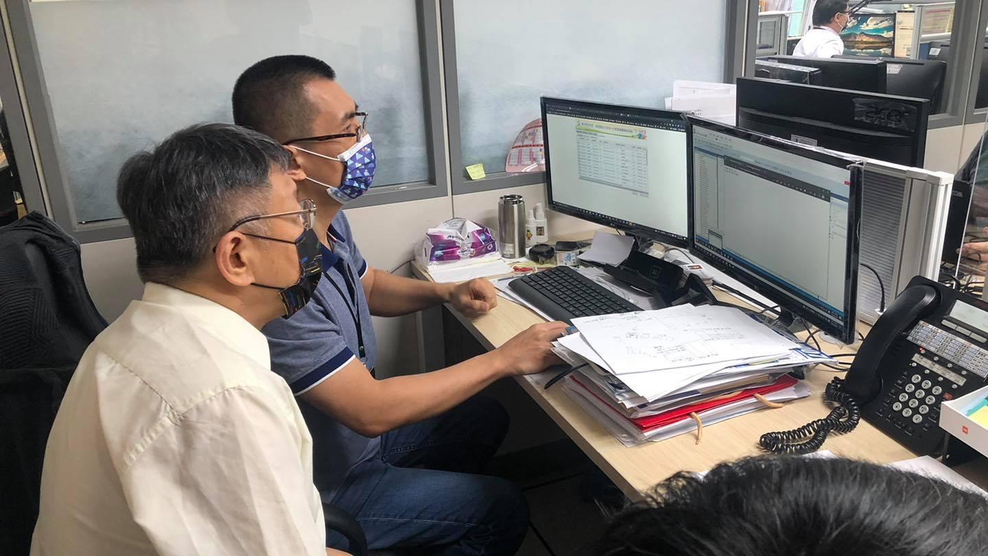 台北市長柯文哲表示,北市上網預約莫德納疫苗之民眾非常踴躍。(翻攝自柯文哲臉書)