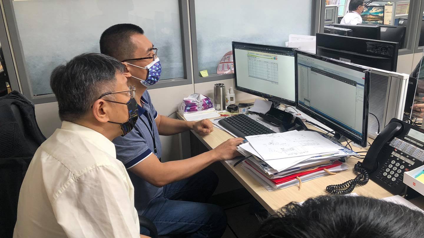 台北市長柯文哲表示,北市上網預約莫德納疫苗之民眾非常踴躍。(翻攝自柯文哲臉書)