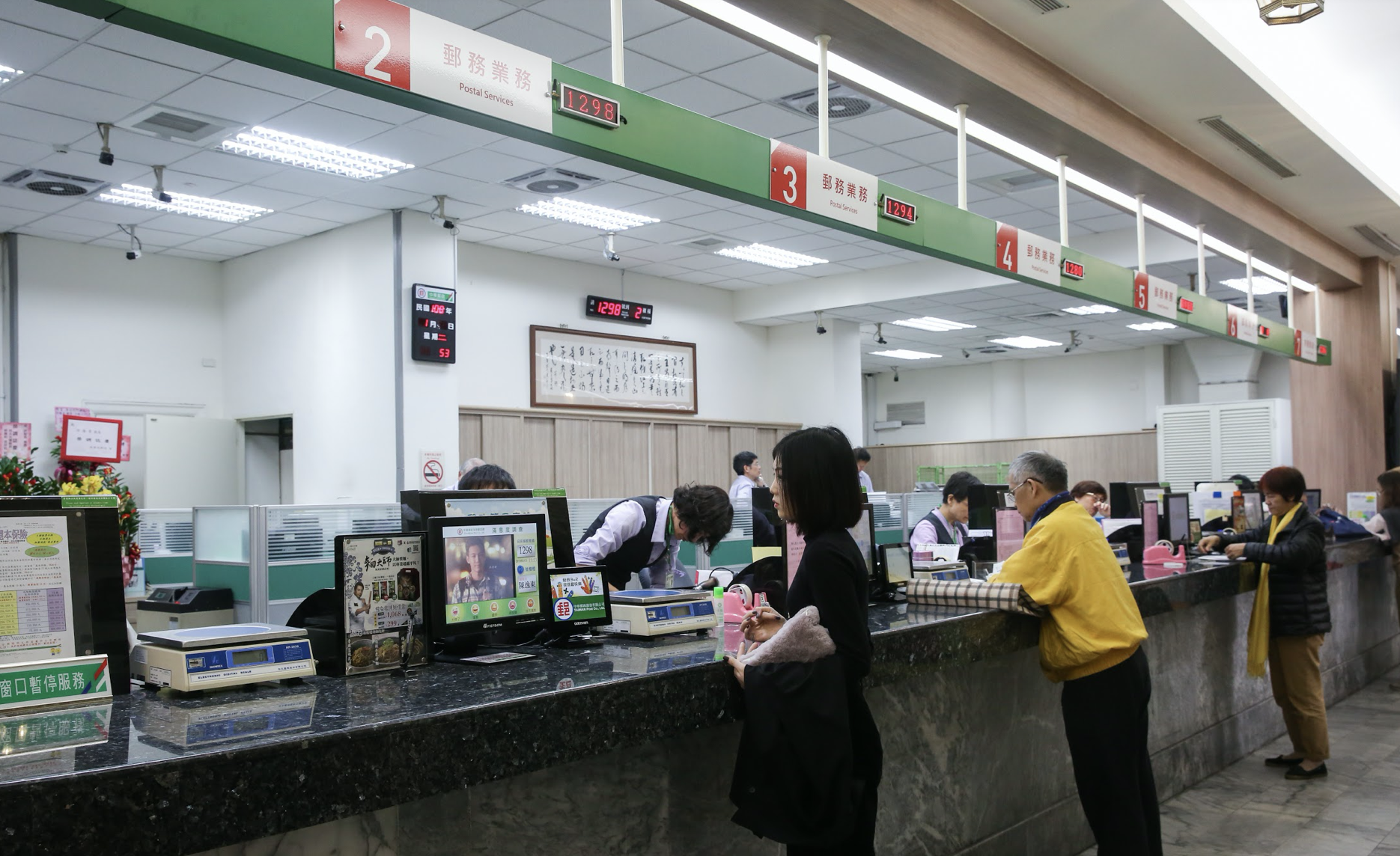 教育部宣布7月15日起，新增郵局臨櫃請領管道。（資料照，示意圖）