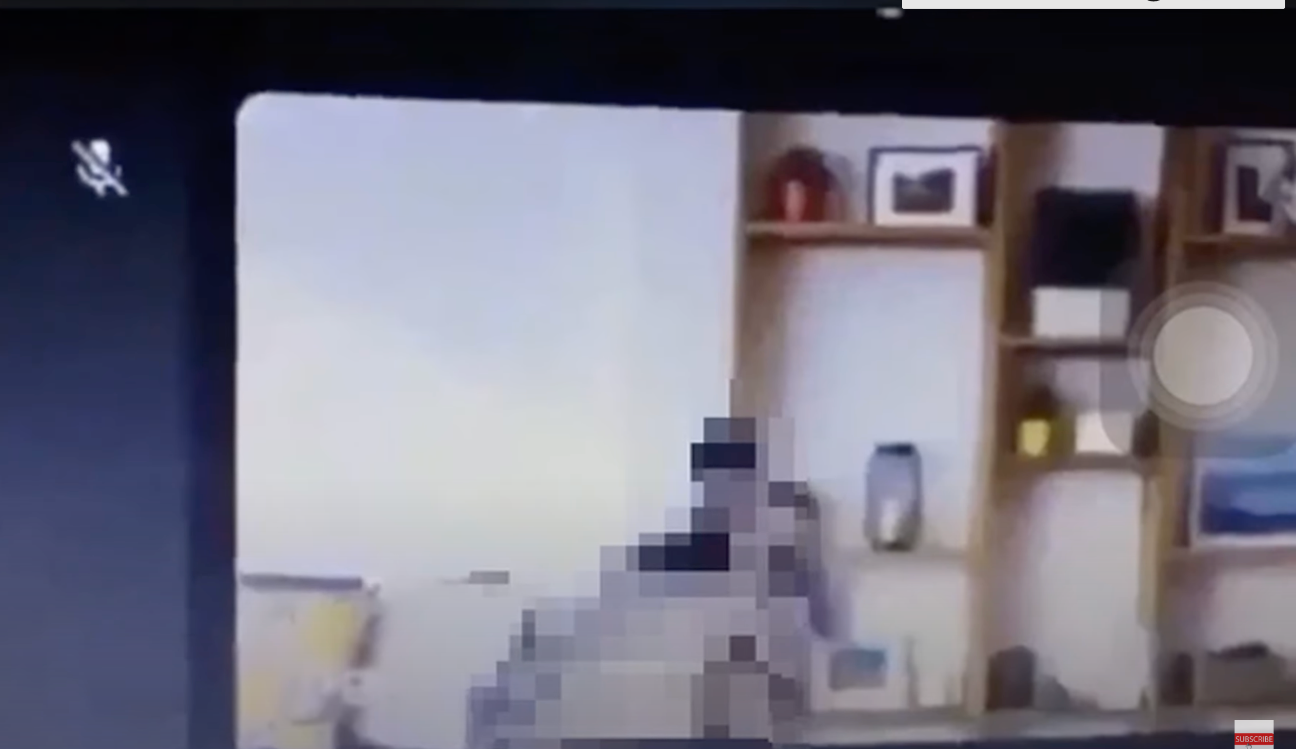 越南一對情侶在線上教學過程中，忘情恩愛卻忘了關閉鏡頭。（翻攝自TIN NÓNG TRONG NGÀY  YouTube）