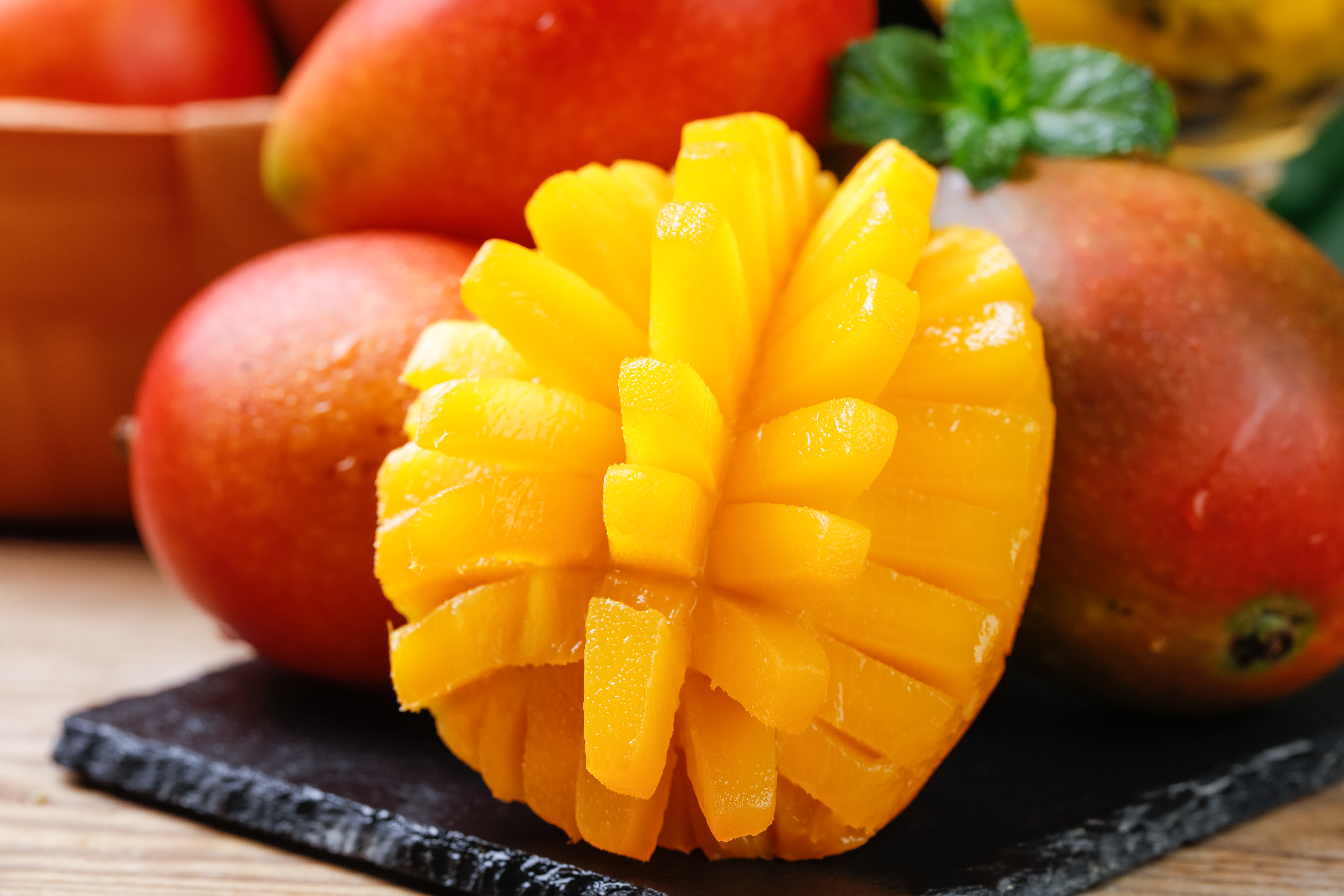 民眾網購芒果遭詐騙，被盜刷19萬元。（示意圖，東方IC）