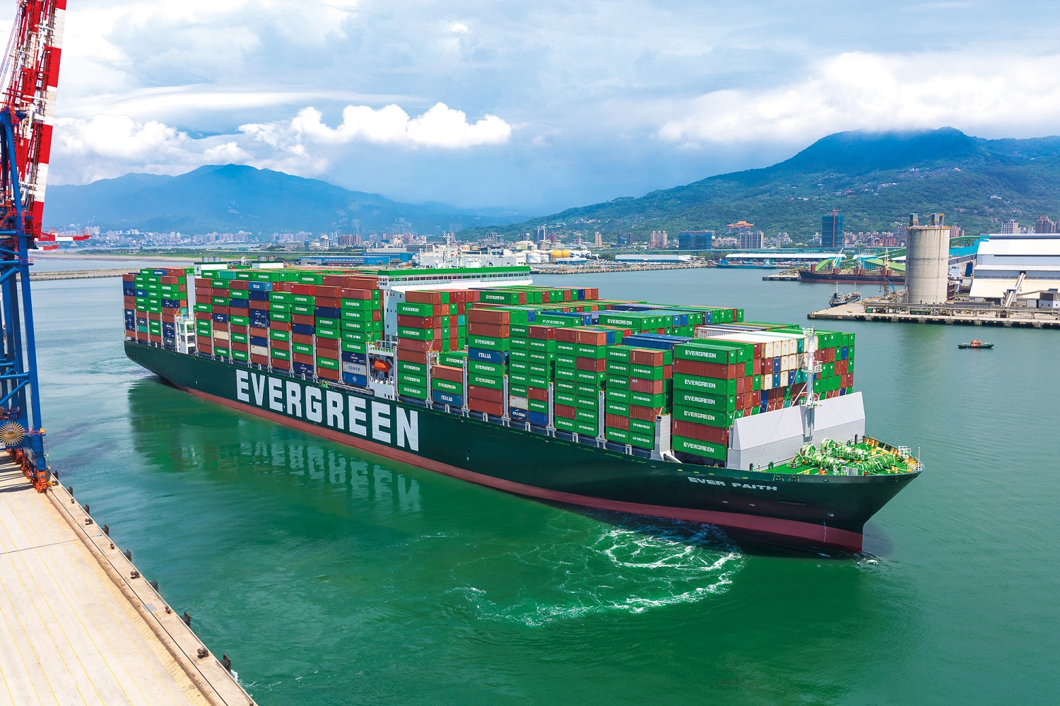 長榮今明2年獲利大增，殖利率可望揚升，近期被納入0056成分股，引起討論。（翻攝自長榮海運官網）