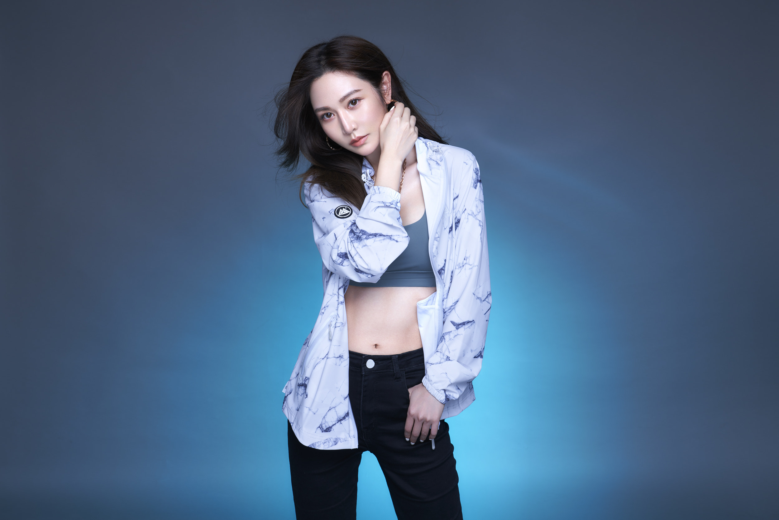 曾莞婷為涼感衣代言，造型性感。（MAJOR MADE提供）