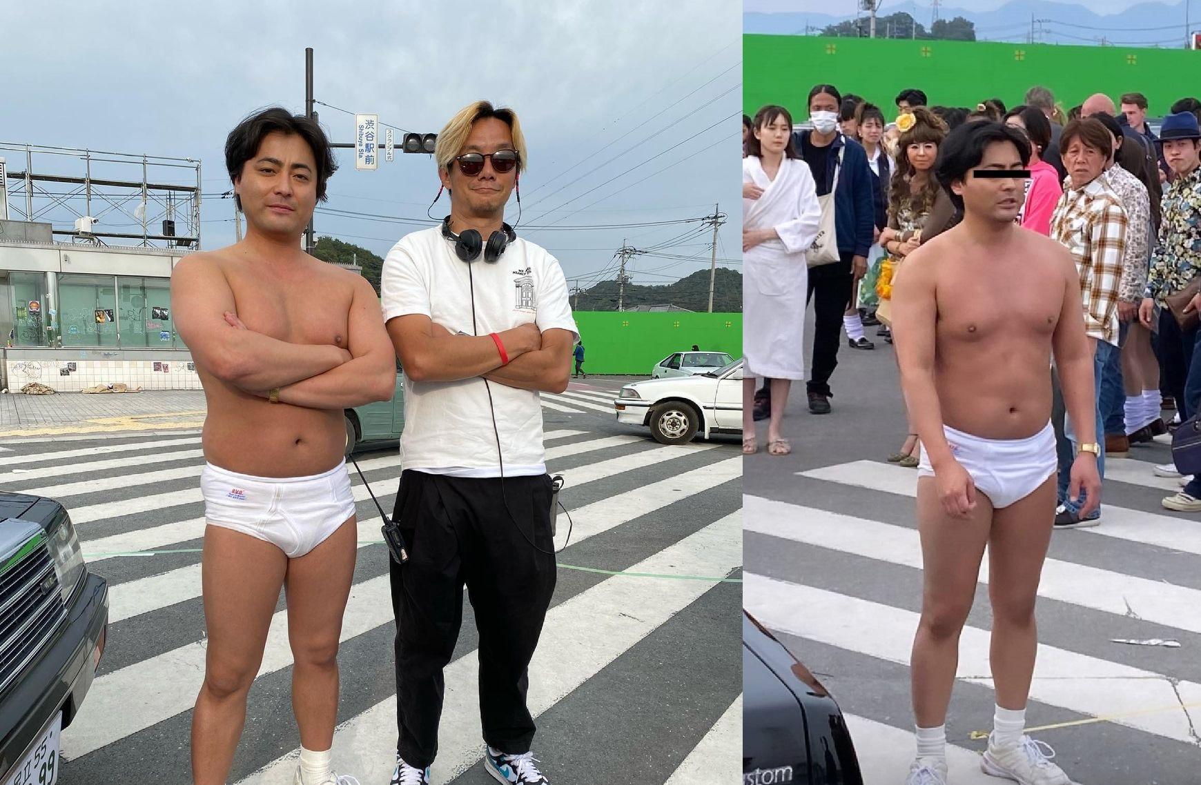 《AV帝王 第2季》中山田孝之穿著招牌白內褲在澀谷街道爆走，該場戲動員上百名臨時演員（右圖），殺青後他與導演之一的後藤孝太郎（左圖右）擺出相同姿勢合影。（左圖翻攝自後藤孝太郎Instagram，右圖翻攝自山田孝之Instagram）