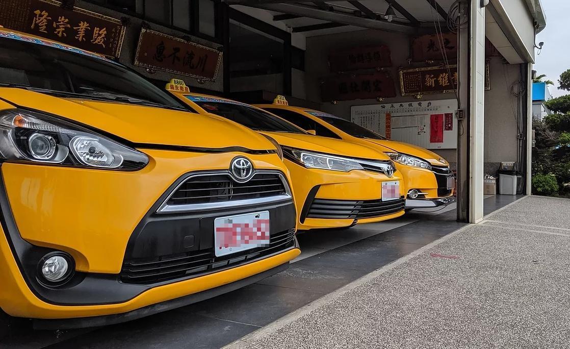 高雄某計程車行被指控A走駕駛紓困金，公路總局證實並已追回款項。（翻攝自車行網站）