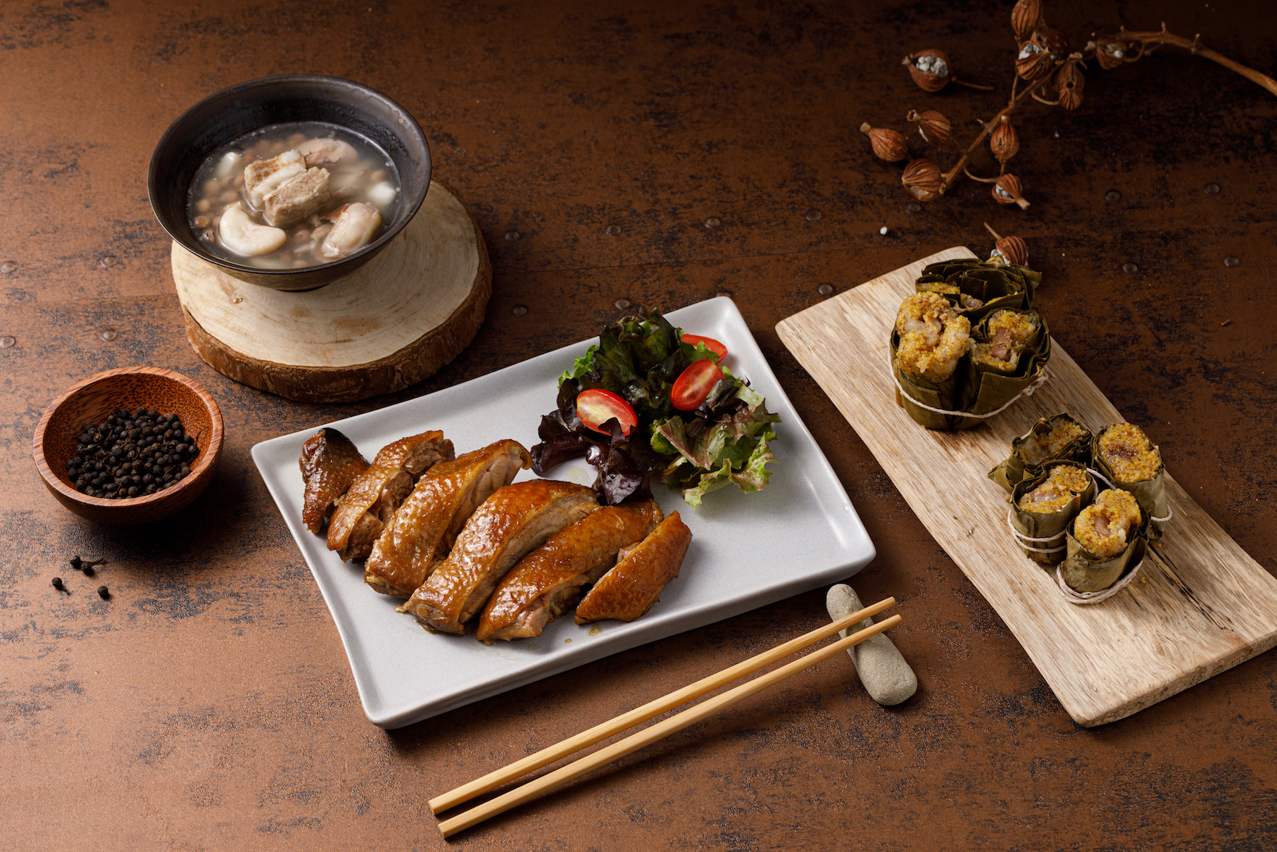 GREEN & SAFE開發「名廚家常菜」系列，近期與AKAME合作推出部落美食調理包。