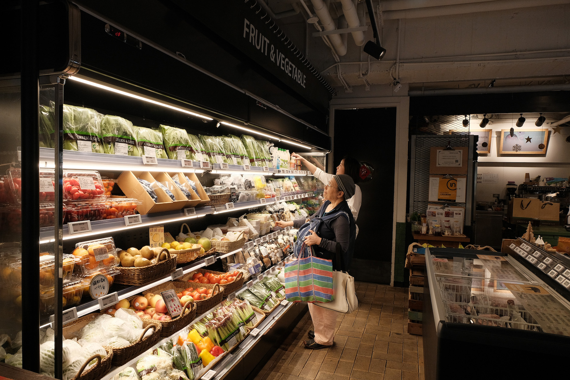 GREEN & SAFE強調真食物及安心食材，在雙北有多家門市。（胡耀仁攝）