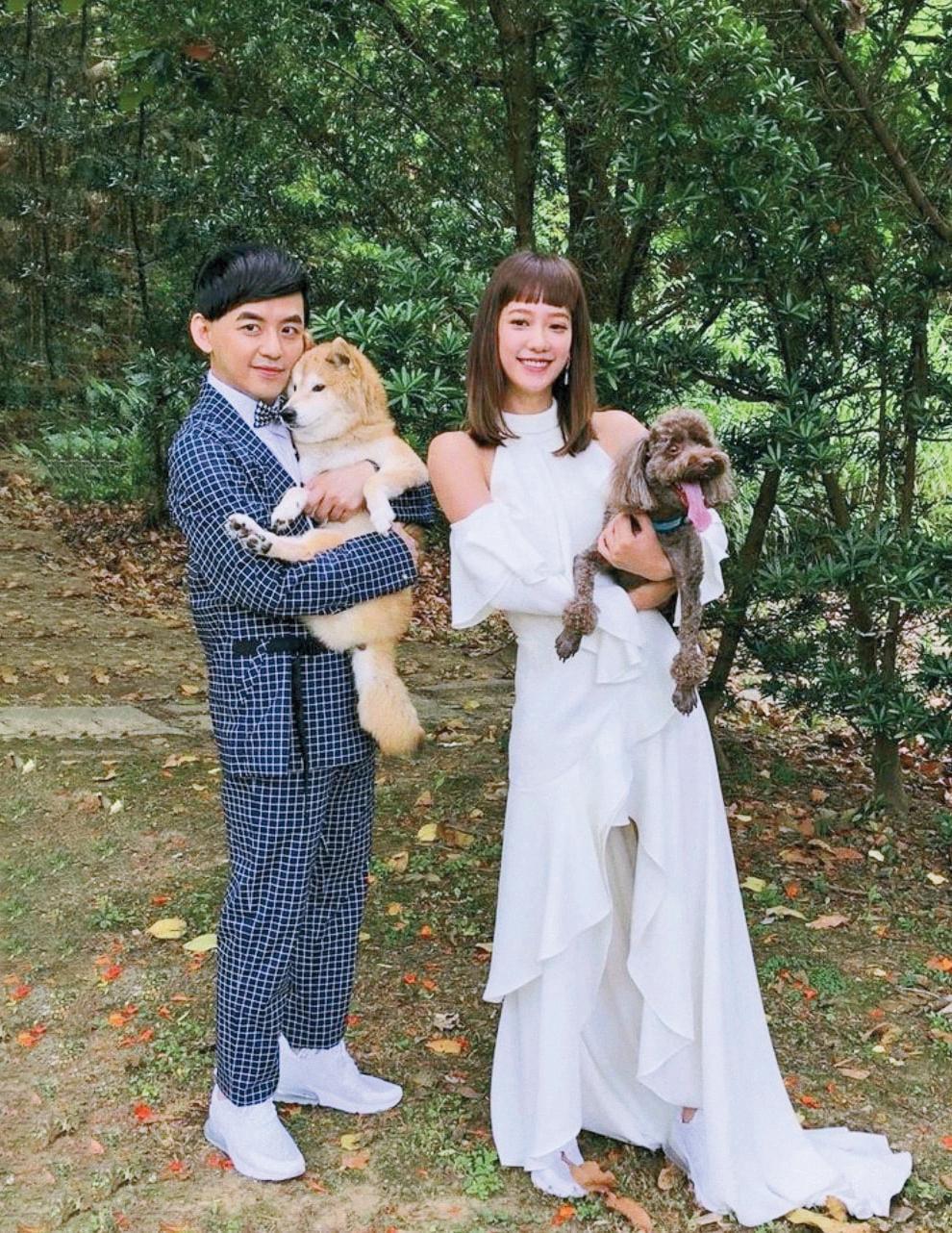 黃子佼的愛犬元氣於2019年走了，他與孟耿如曾預拍元氣版婚紗照。（翻攝自黃子佼臉書）