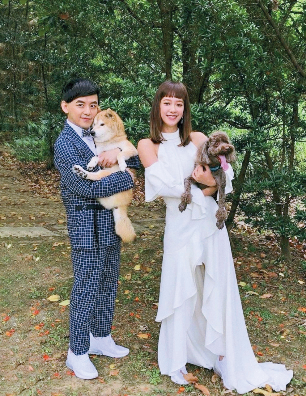 黃子佼的愛犬元氣於2019年走了，他與孟耿如曾預拍元氣版婚紗照。（翻攝自黃子佼臉書）
