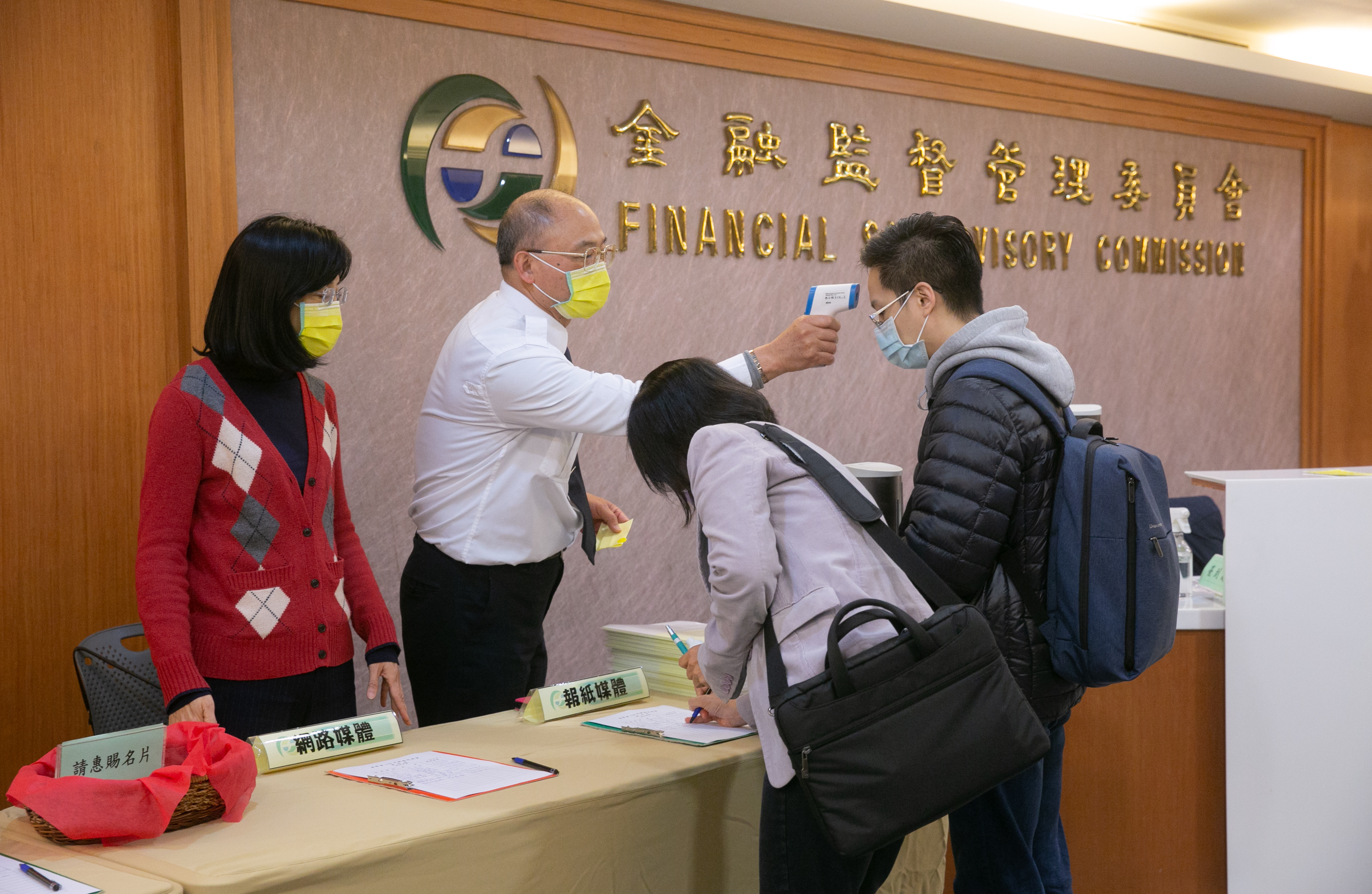 國內5月中受疫情進入三級警戒影響,金管會竟政策大轉彎,同意上市公司以視訊輔助開股東會,恐引來逾越法令的質疑。圖為金管會。(本刊資料照)