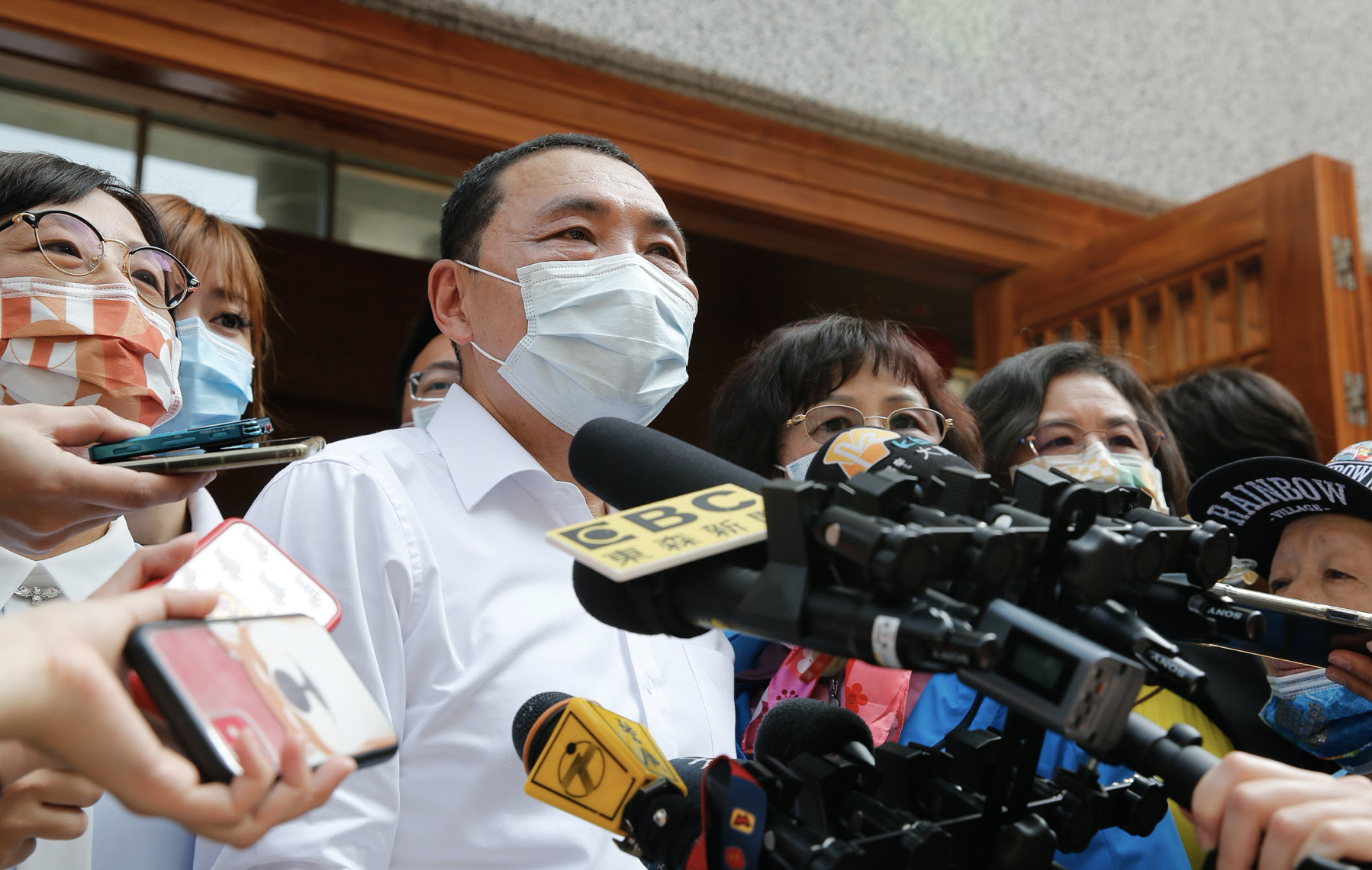 中央流行疫情指揮中心今（1）日宣布，明起所有入境旅客須全面做PCR採檢，新北市長侯友宜也對此回應。（資料照）