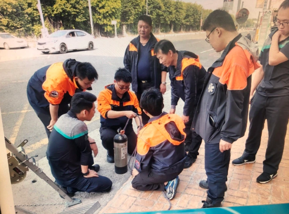 陳志帆平時和同僚相處融洽，卻不幸在火場中罹難。（翻攝陳志帆臉書）