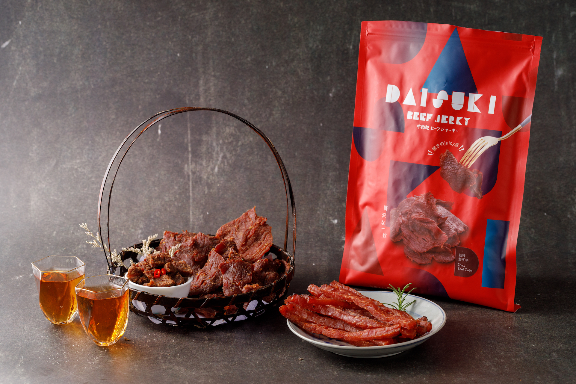 「Marais 瑪黑家居選物」選美食，也注重質感設計的包裝，肉乾品牌「Daisuki」即以充滿個性的紅黑包裝設計攻進瑪黑官網。