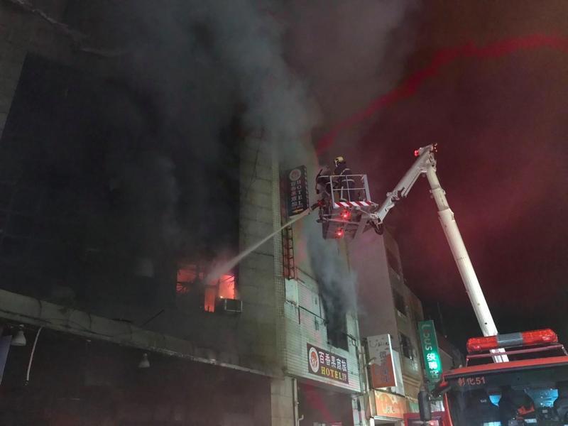 喬友大樓火警釀成4死多人受傷，家屬質疑事發當下旅館人員稱「消防演習」釀禍。（翻攝自彰化縣長王惠美臉書）