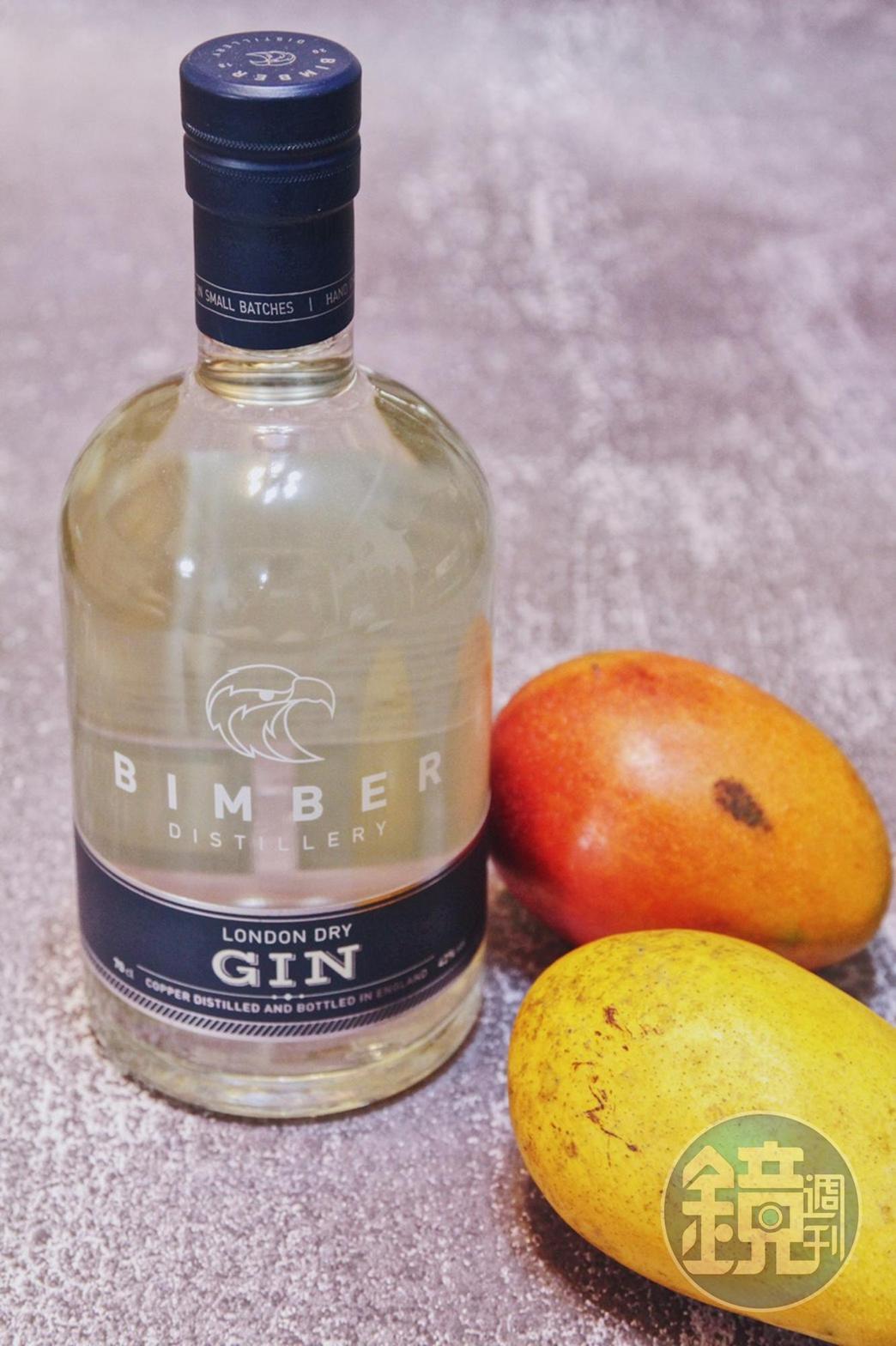 家裡有的是波蘭賓堡酒廠出產的「Bimber London Dry Gin」，口感帶有溫暖柑橘調。
