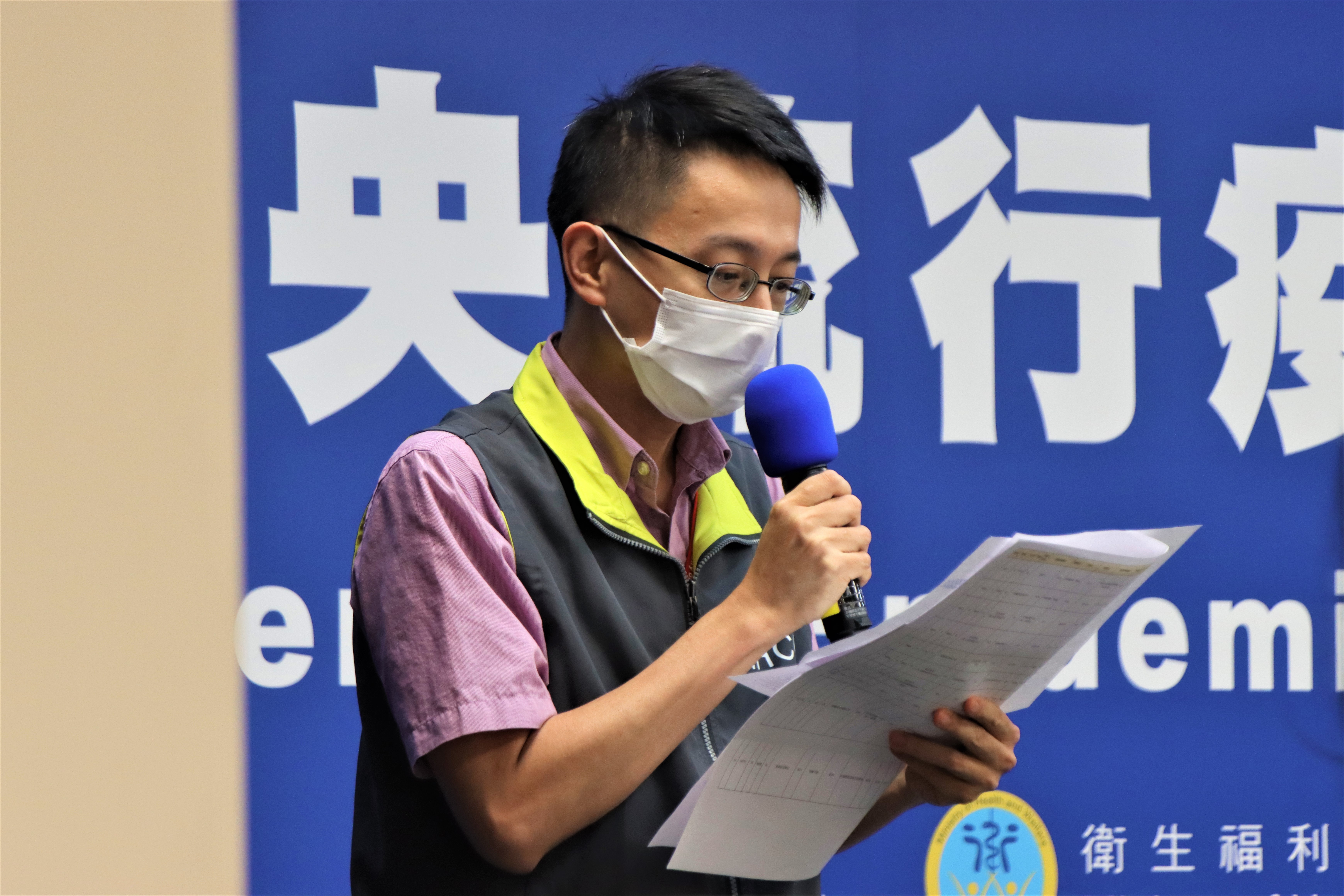 醫療應變組副組長羅一鈞表示，目前推測環南確診者不至於會有重症。（指揮中心提供）