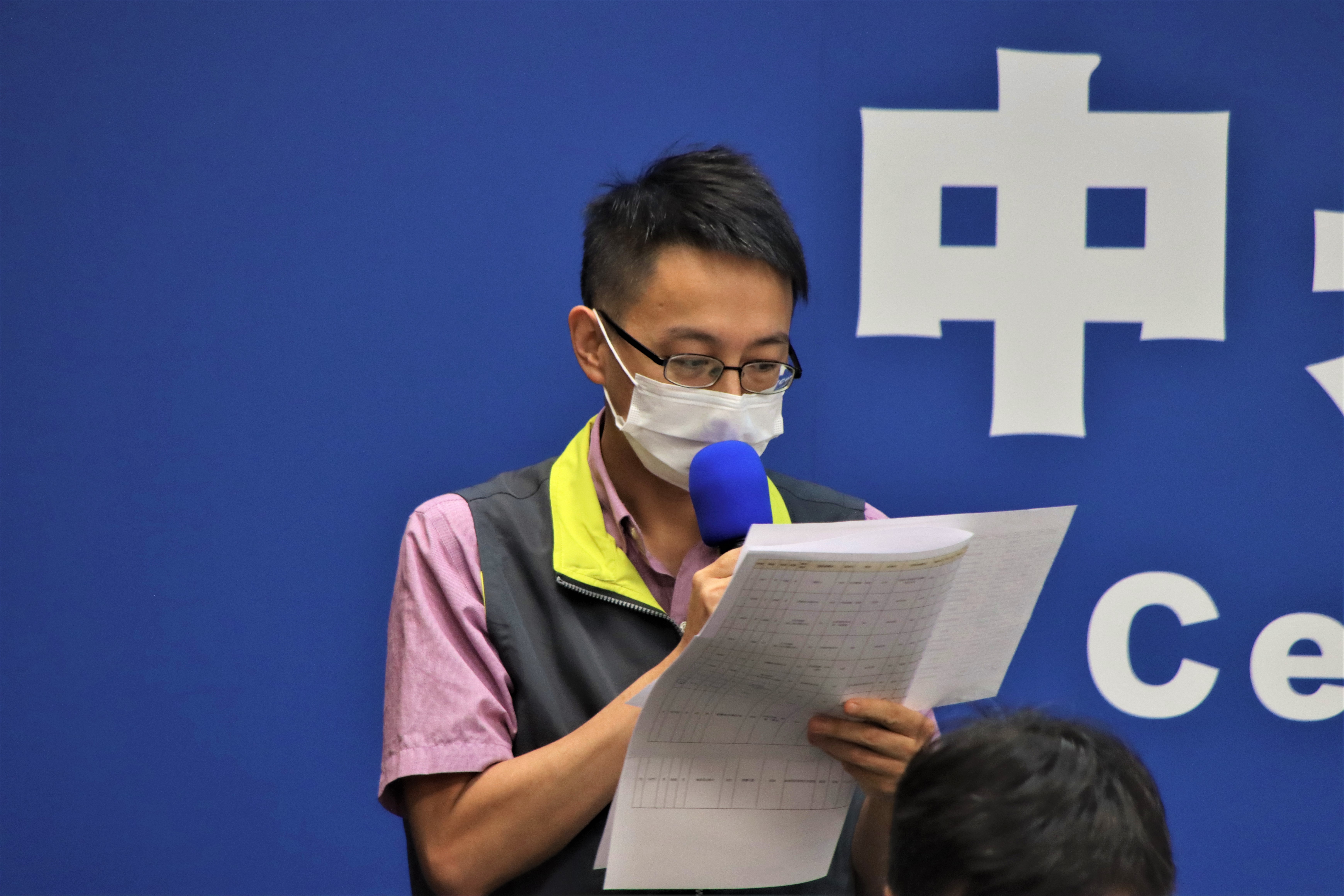 醫療應變組羅一鈞今證實，今日公布之一名確診個案「案12132」為彰化防疫旅館火警之罹難者。（指揮中心提供）