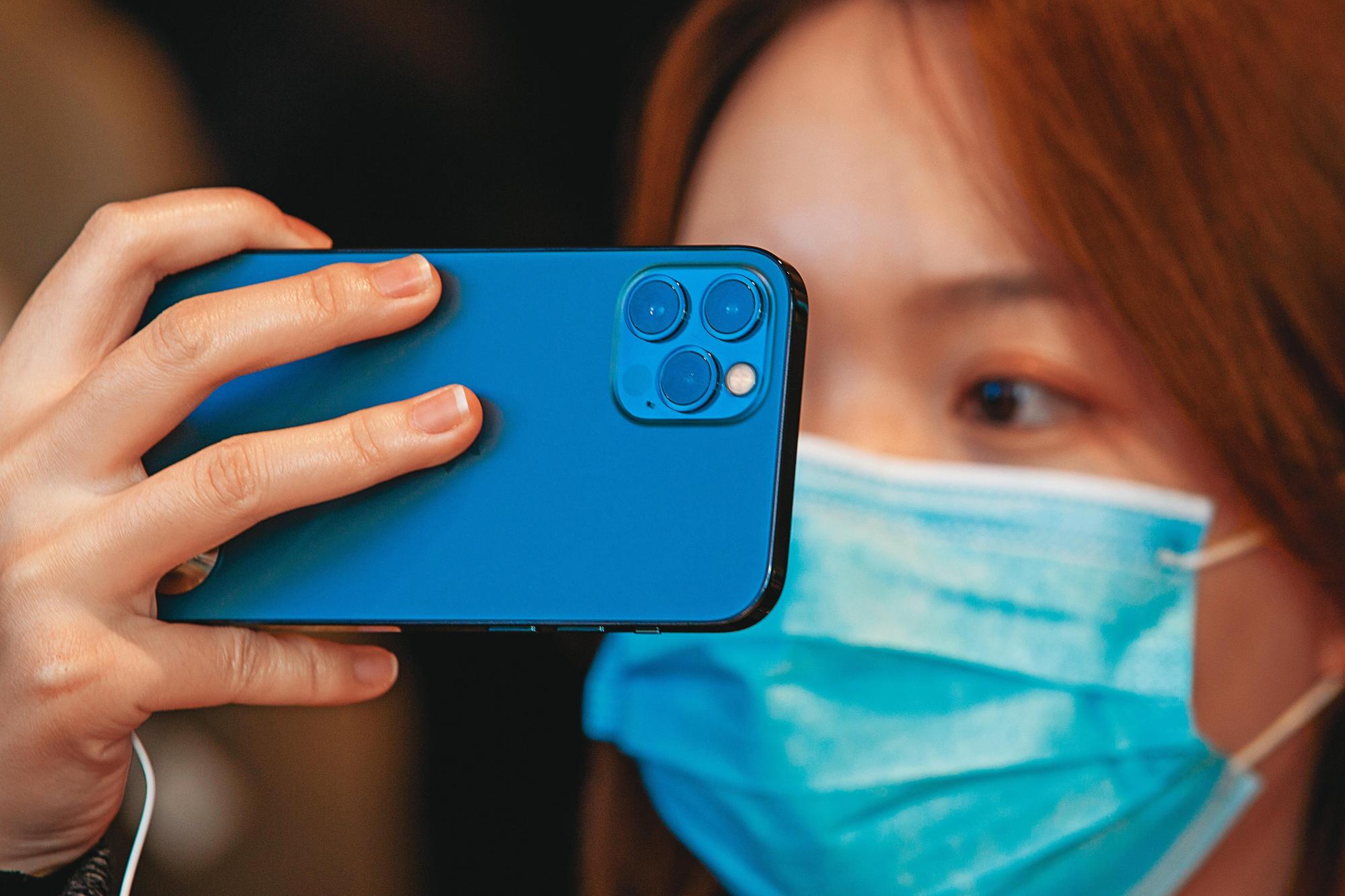 專家指出，鏡頭全面升級是iPhone12S的最大亮點。（東方IC）