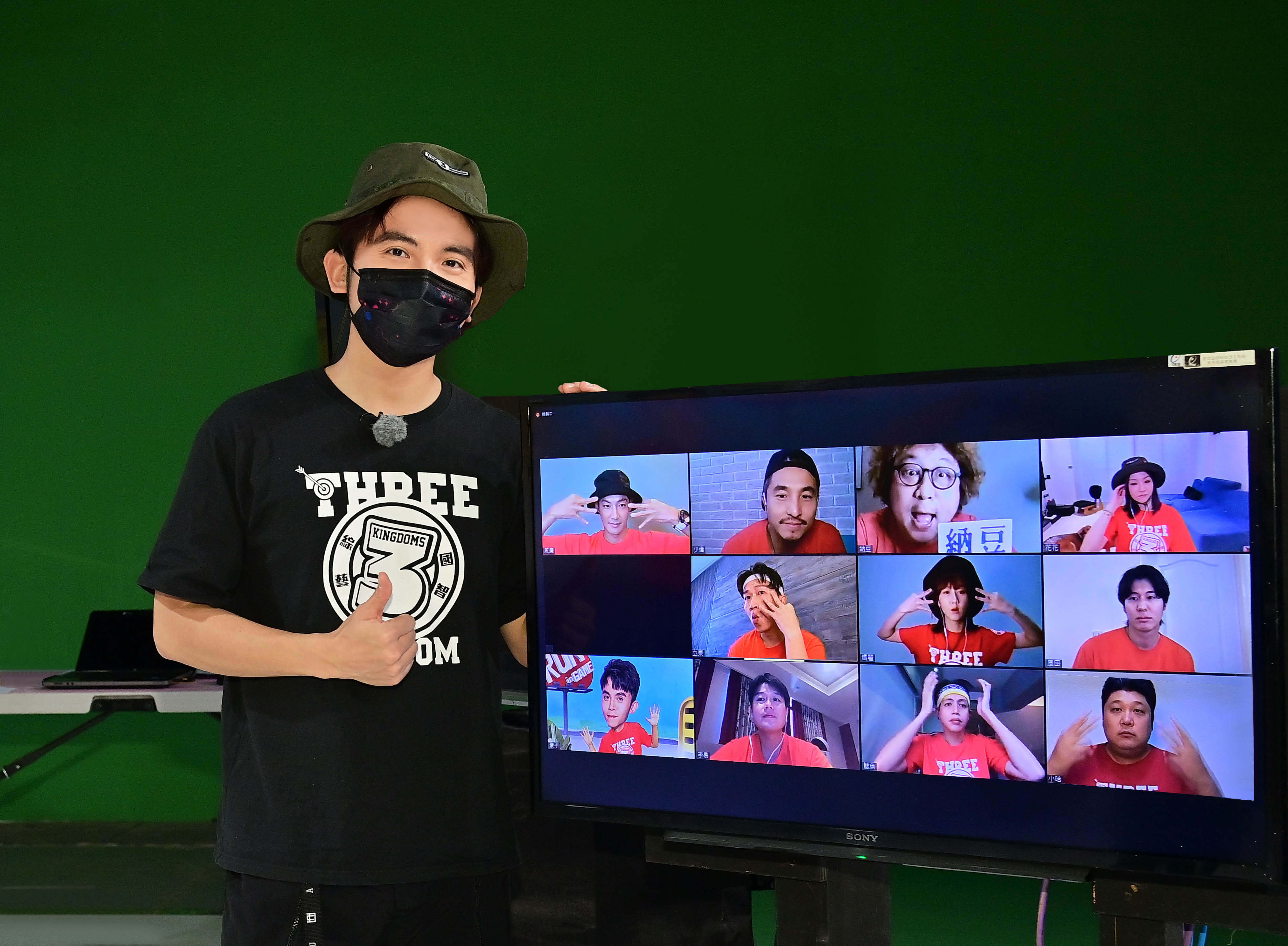 台視週六外景實境競賽節目《綜藝3國智》暫停戶外錄影，黃豪平與綜藝3國智隊員連線。（台視提供）