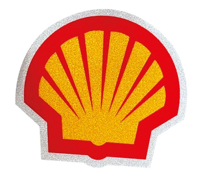 警方根據犯案車輛後方的殼牌機油廣告貼紙,循線逮捕租車凶手。(翻攝網路)