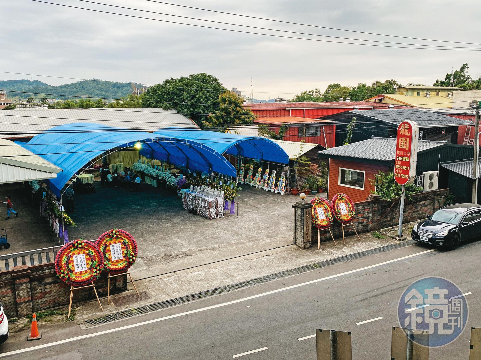 竹東鎮沿河街有6家非法殯葬業者，其中龍園公司（圖）的負責人是新竹縣議員。