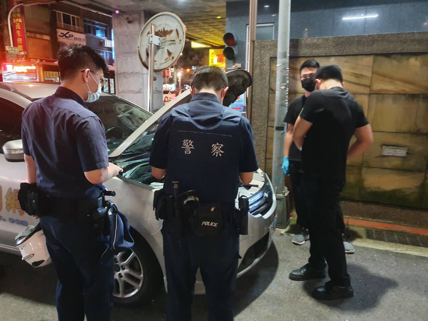 《警政時報》採訪車在距離警局不到2百公尺處遭破壞。（翻攝畫面）