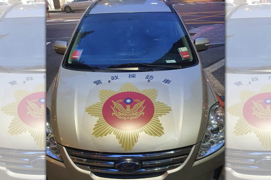 警政時報採訪車遭破壞,社方懷疑是詐騙集團惡意報復。(翻攝畫面)