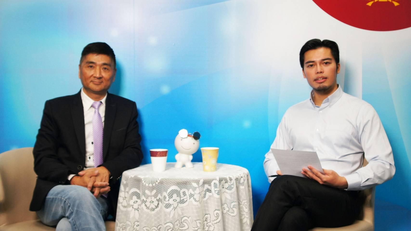 常演警官的藝人李組長（左）目前擔任警政時報形象大使。（翻攝畫面）