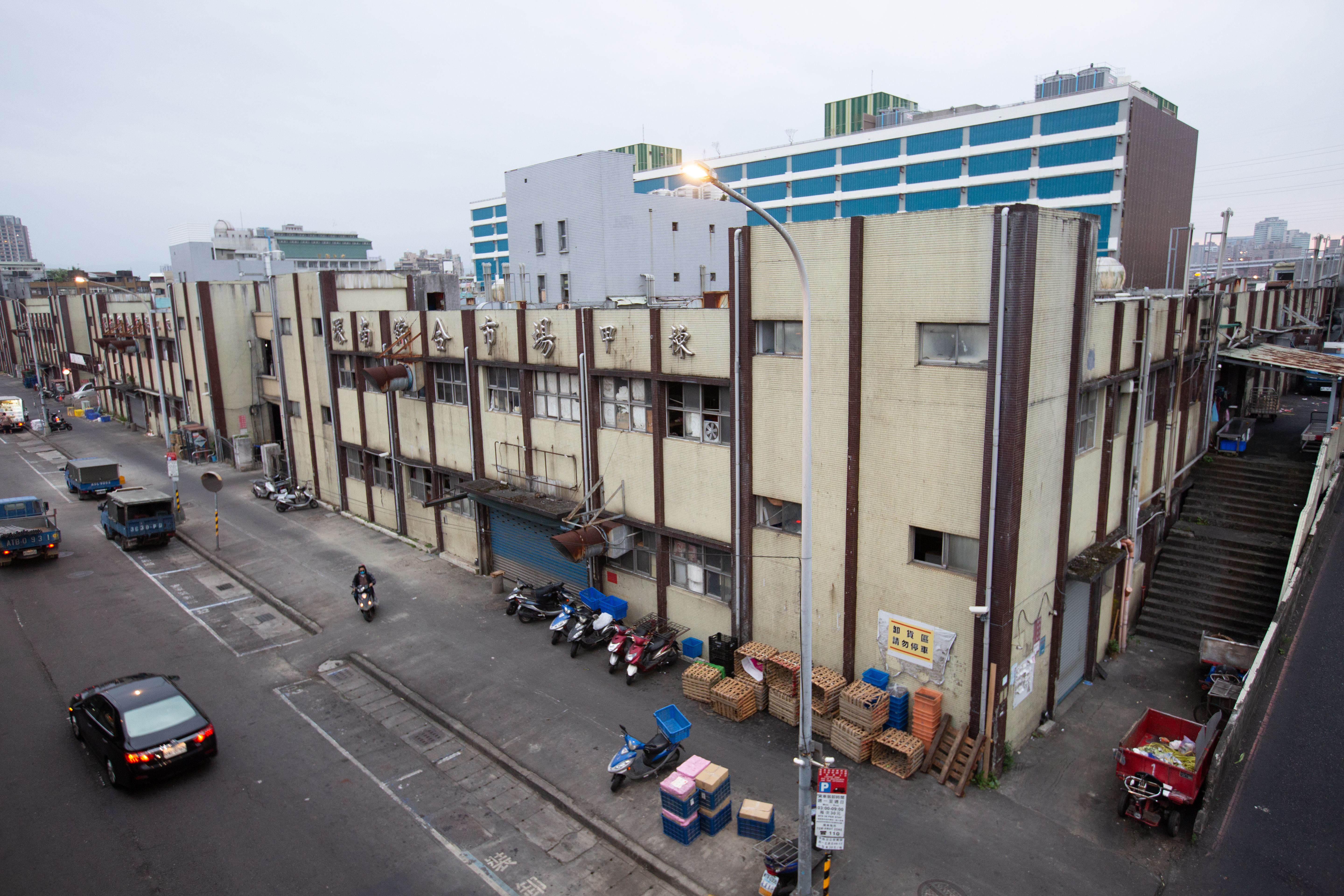 台北市環南市場昨日進行大規模篩檢，發現有41人PCR陽性確診。（本刊資料照）