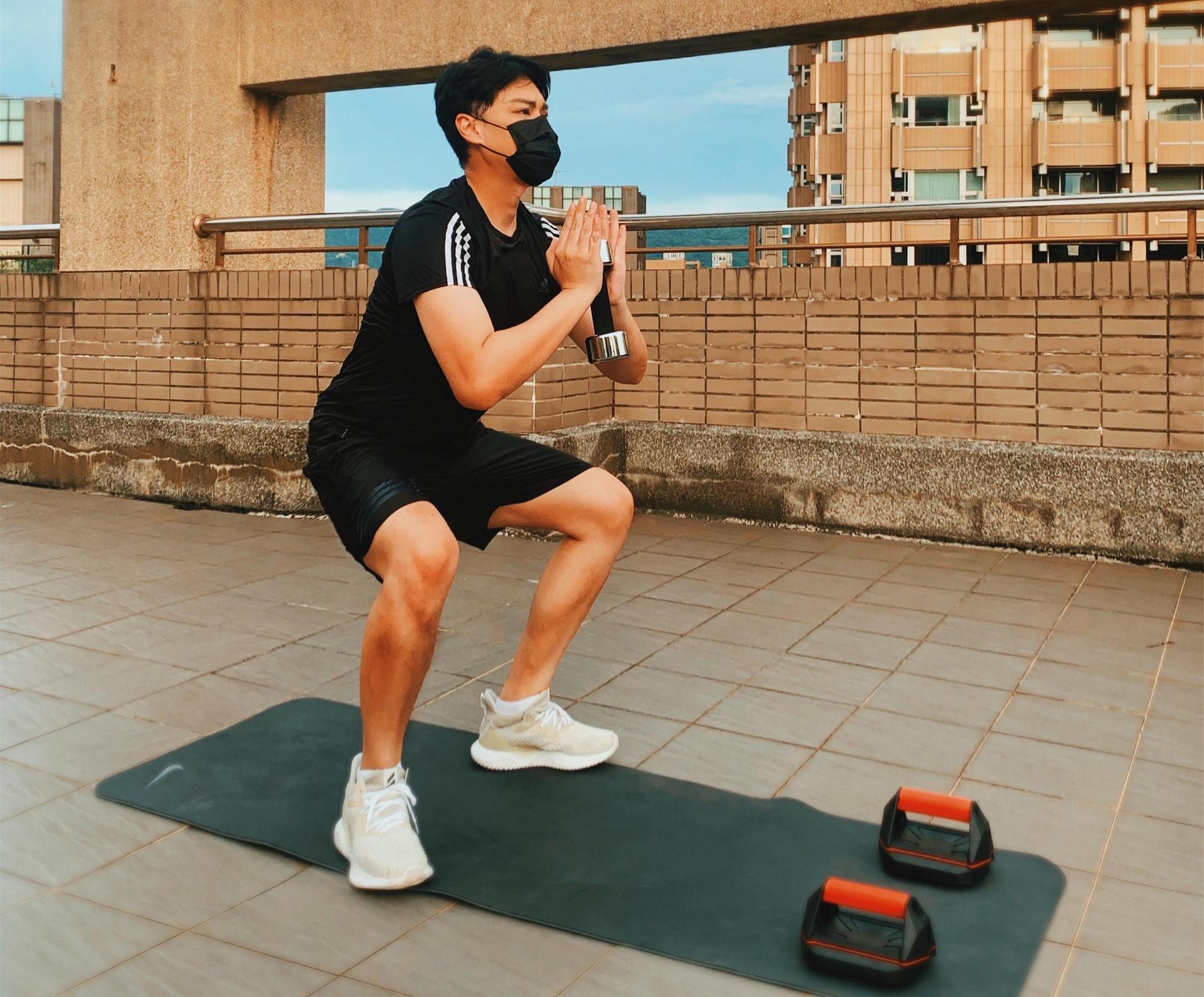 李佑群健身照沒人看,粉絲目光全被家裡的大陽台給吸引。(幸喜國際提供)