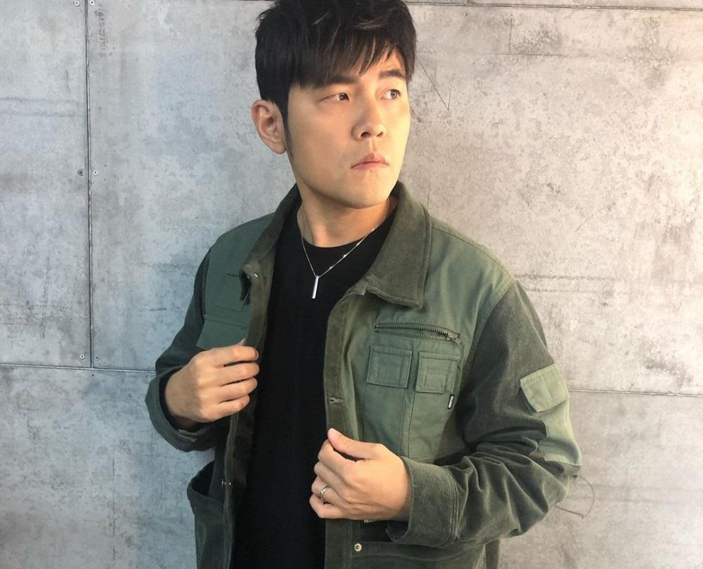 周杰倫因僵直性脊椎炎不用當兵。(翻攝自周杰倫臉書)