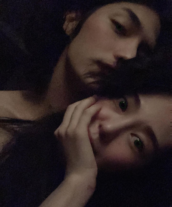 劉男前女友說以她「過來人」來看,這張合照是劉男與珉娥的「事後照」。(網路圖片)