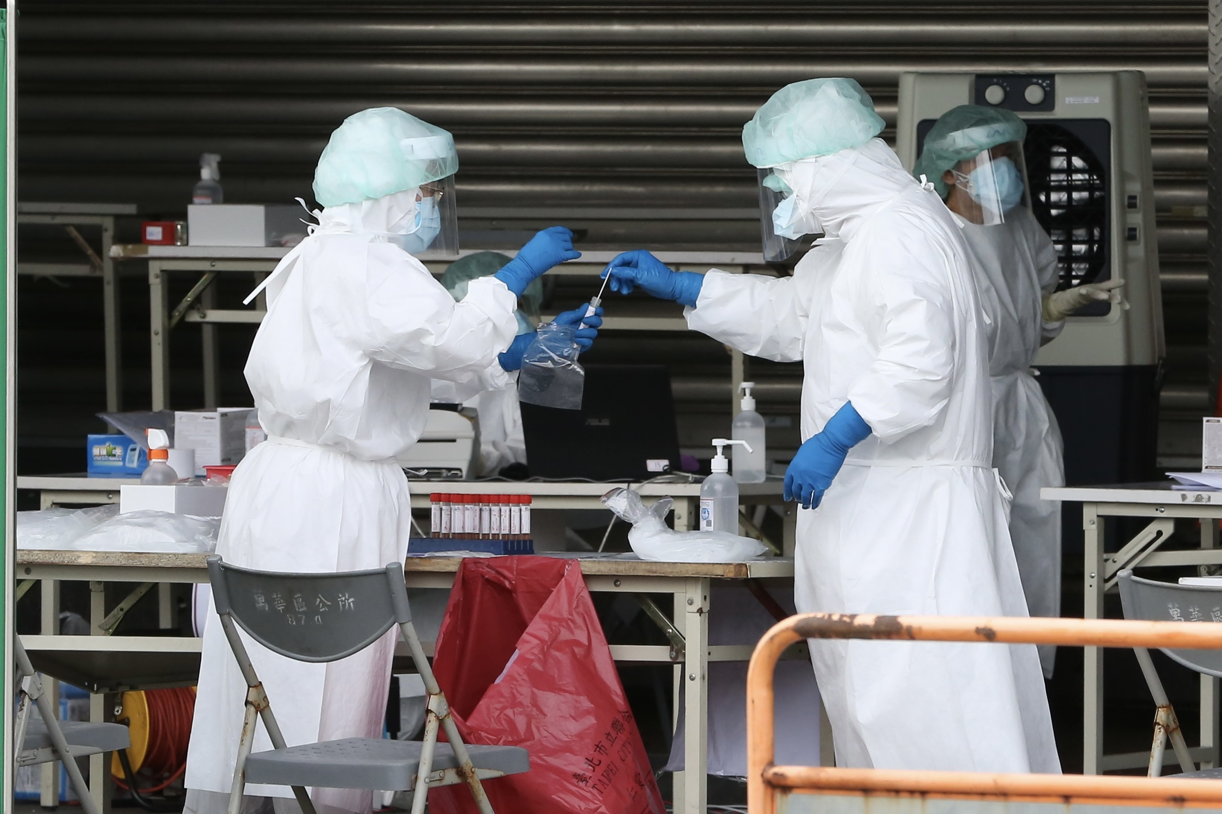 北市昨擴大篩檢3,610人，批發市場再添9人確診。