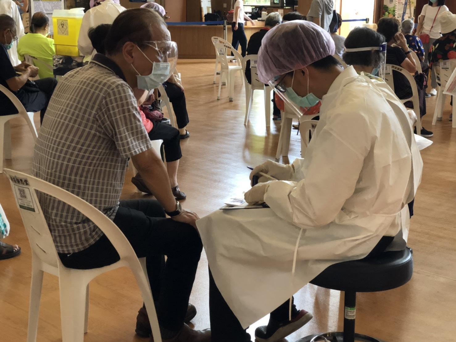 新店靜思堂疫苗施打現場。（慈濟基金會提供）