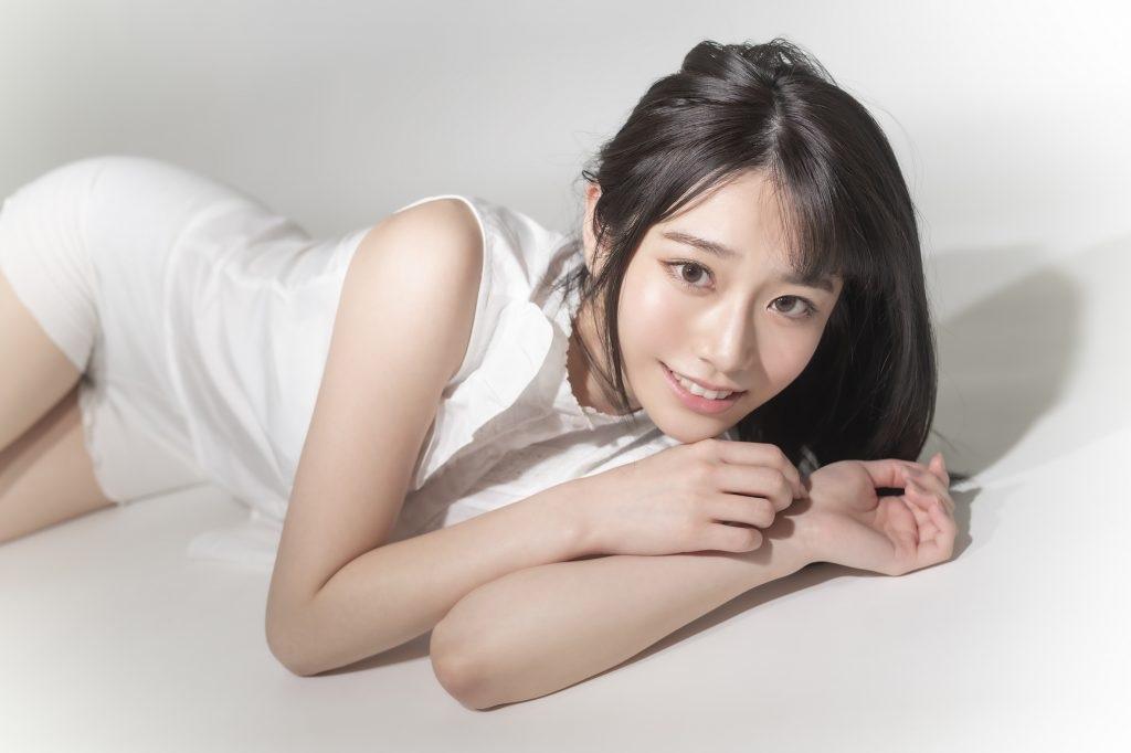 河北彩花透露當年因身分突然被曝光,所以才取消全部工作。(翻攝自推特)