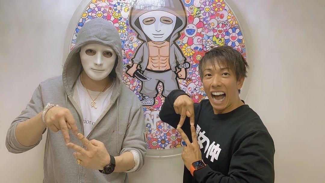 從業23年的清水健（右）與YouTuber拉斐爾（左）討論暗黑界「人與人的連結」祕辛。（翻攝自拉斐爾IG）