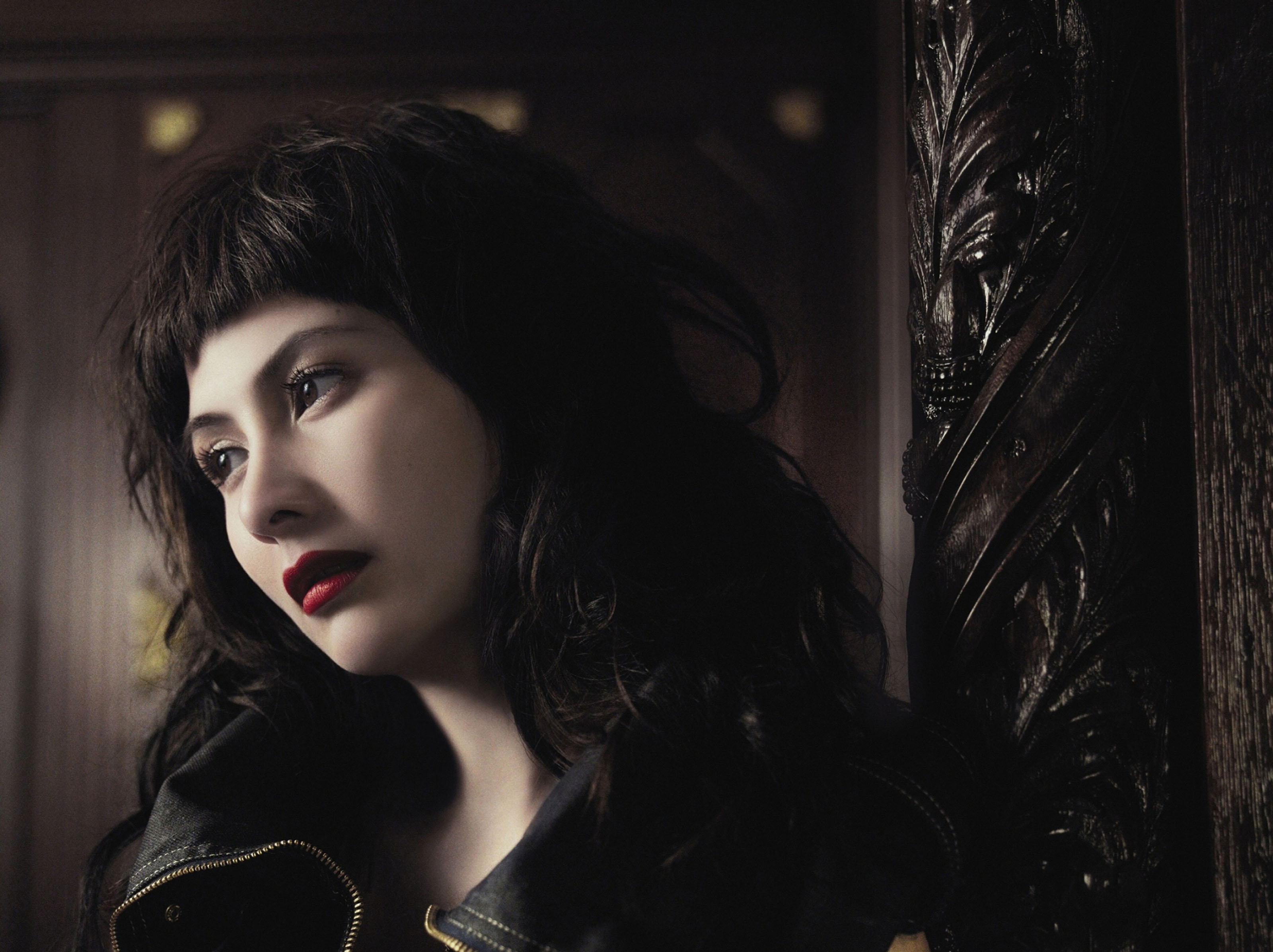 何超儀主演的好萊塢片《Edge of the World》日前登上iTunes新片榜冠軍，不料竟已出現盜版。（852 Films提供）