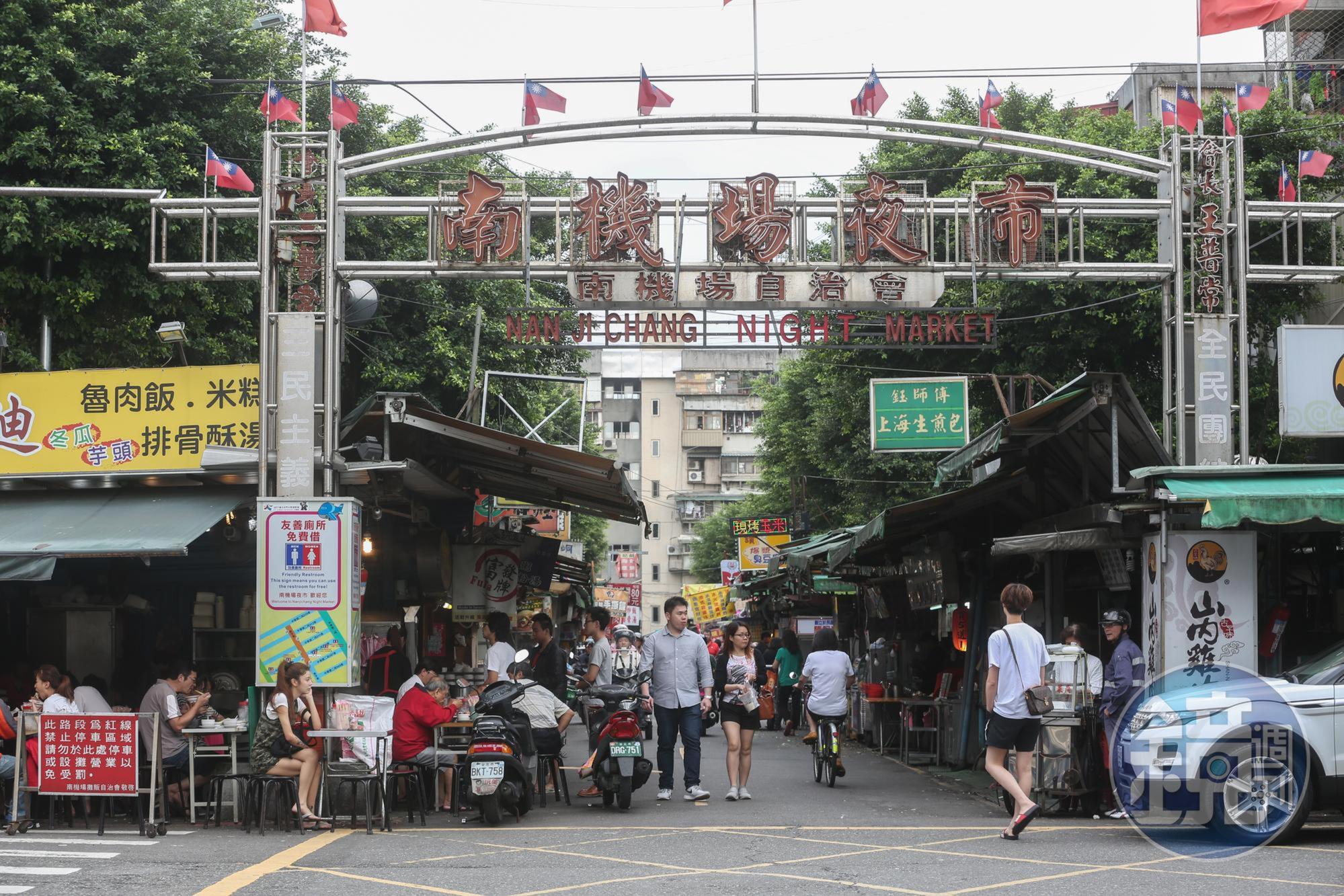 台北市中正區南機場夜市周遭一處社區國宅傳出有餘10人確診。(本刊資料照)