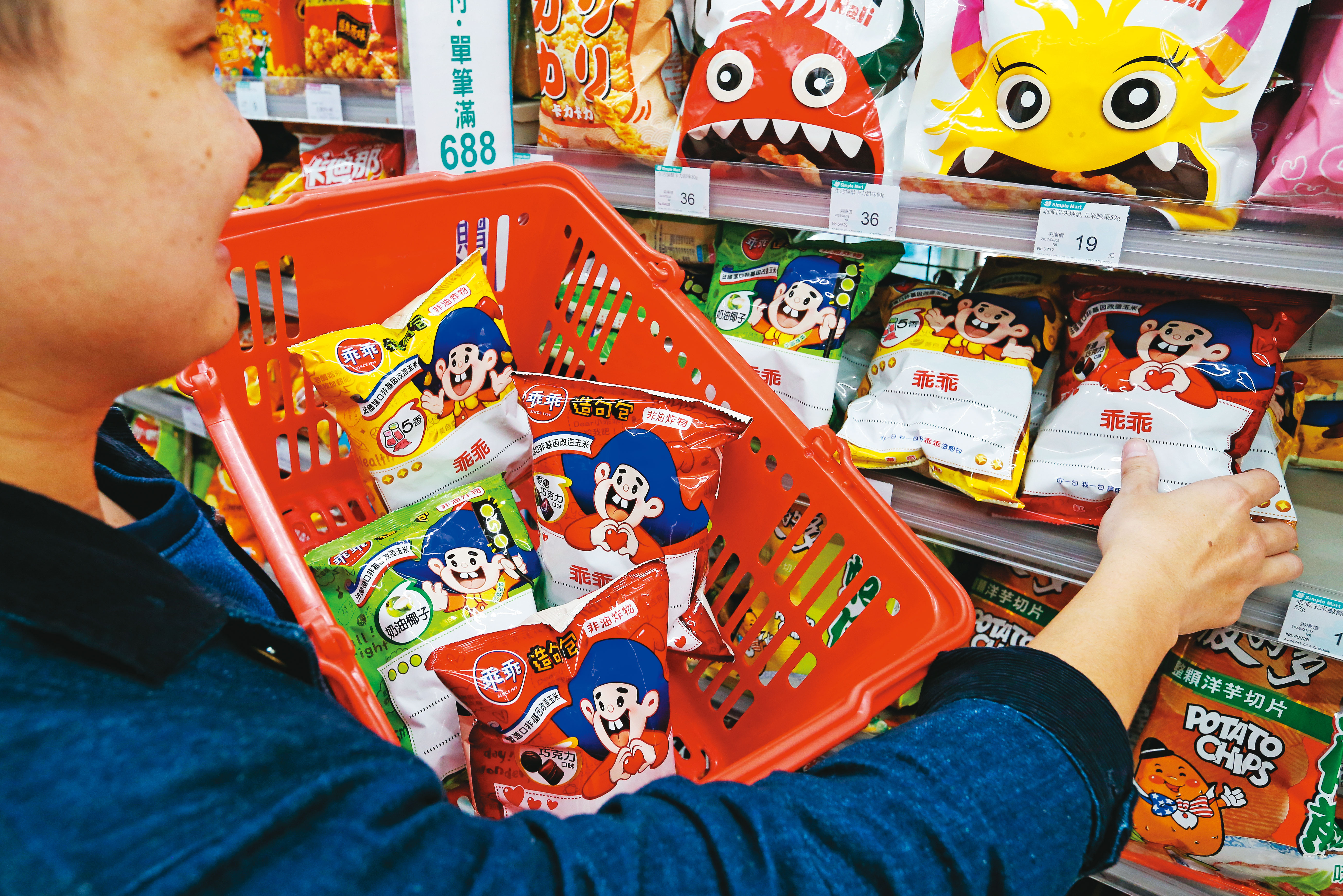 國民零食乖乖因為家變易主，三地集團入主後積極轉型，要做品牌授權，還打算賣起嬰兒食品。