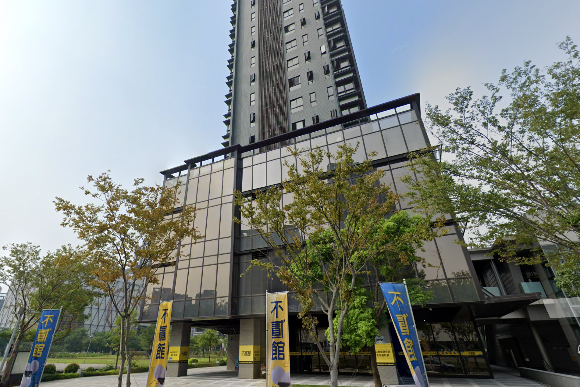 新莊不貳館社區爆出有住戶因群聚問題與總幹事起爭執，甚至憤而動手。（翻攝自Google地圖）