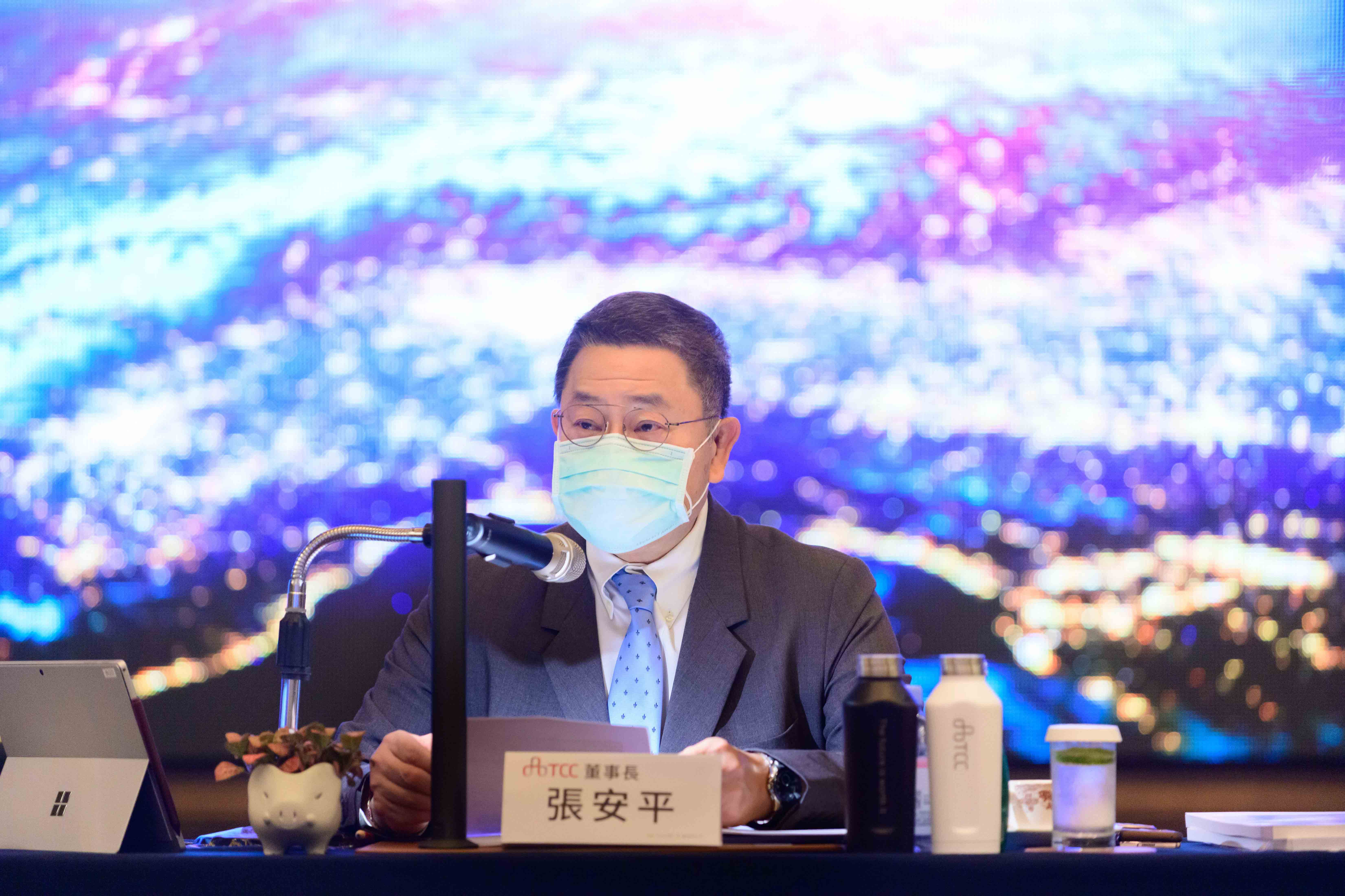 張安平在股東會上表示，最快7月中正式取得義大利儲能公司60.48股權。（台泥提供）