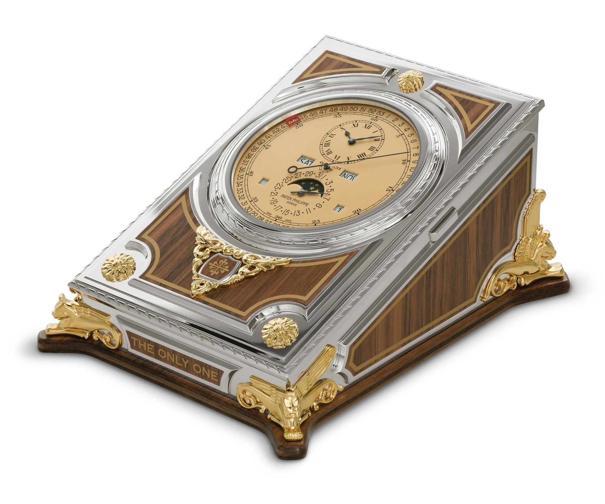 今年的Only Watch Ref 27001M-001，以百達翡麗博物館內一款1923年的歷史座鐘為靈感打造而成。