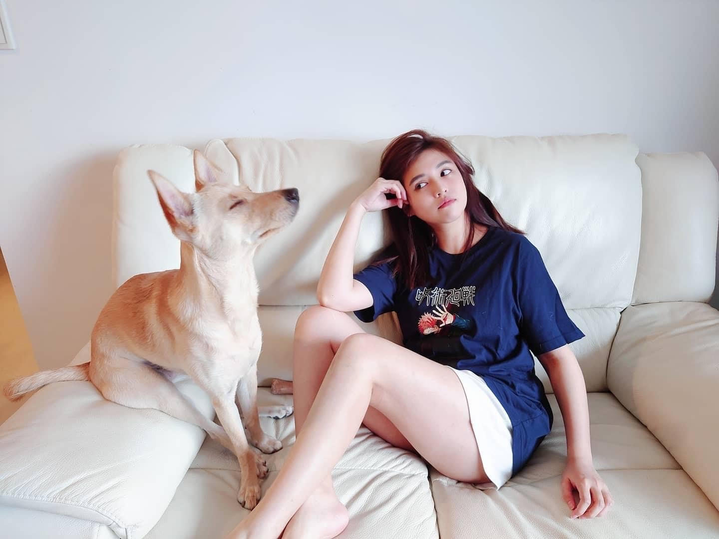 夏宇童遛狗被拍到身材變形，但在臉書的照片顯得沒有那樣慘。（翻攝自夏宇童臉書）